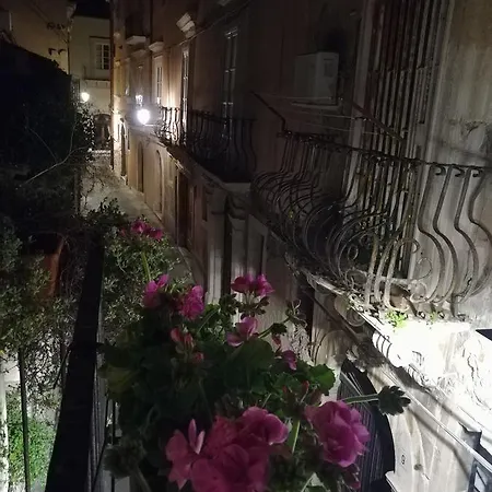 לינה וארוחת בוקר Al Teatro סירקוזה